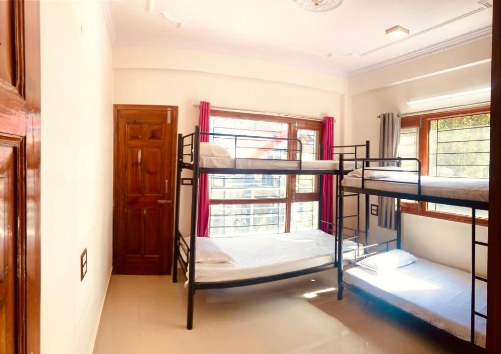 Partners Shimla Hostel Exterior photo